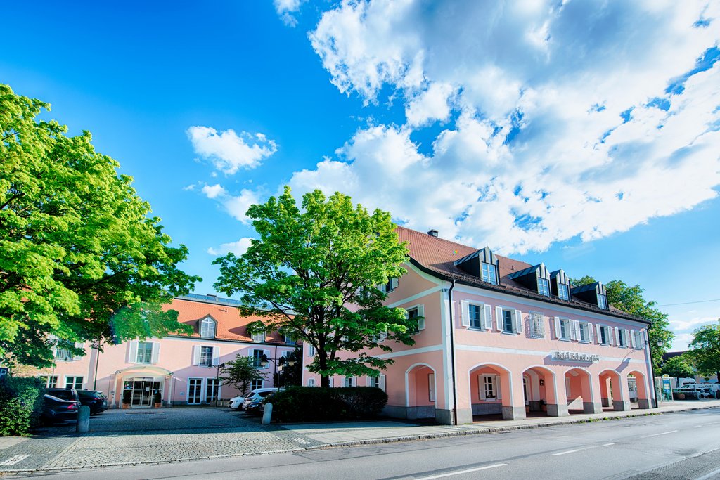 HotelSchreiberhof-Aussenansicht.jpg Traditionelles Hotelgebäude mit bayerischem Charme und gepflegter Fassade.