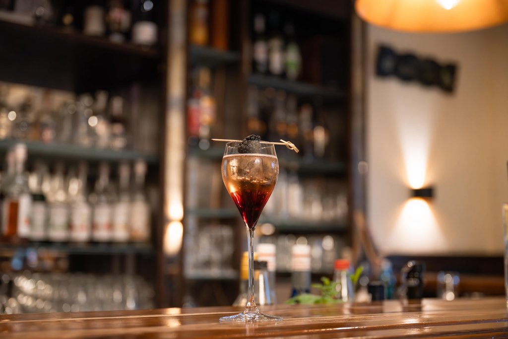 hotelschreiberhof-bar.jpg Ein erfrischendes Getränk serviert an der Bar im Hotel SchreiberHof.